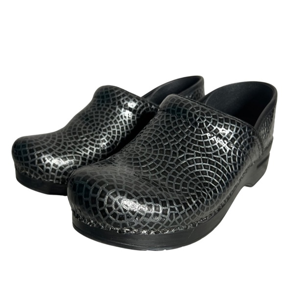 Dansko Mosaic Women’s Black Gray Patent Leather Slip On Clogs Shoes Size 8.5-9 - Picture 5 of 11
